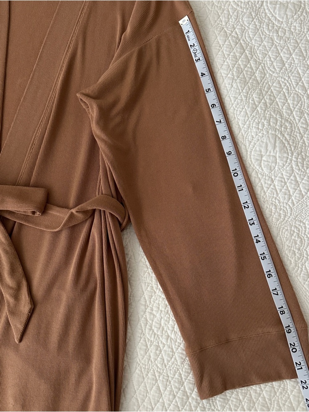 SKIMS Soft Lounge Ribbed Short Robe Camel Brown XL - Picture 5 of 9